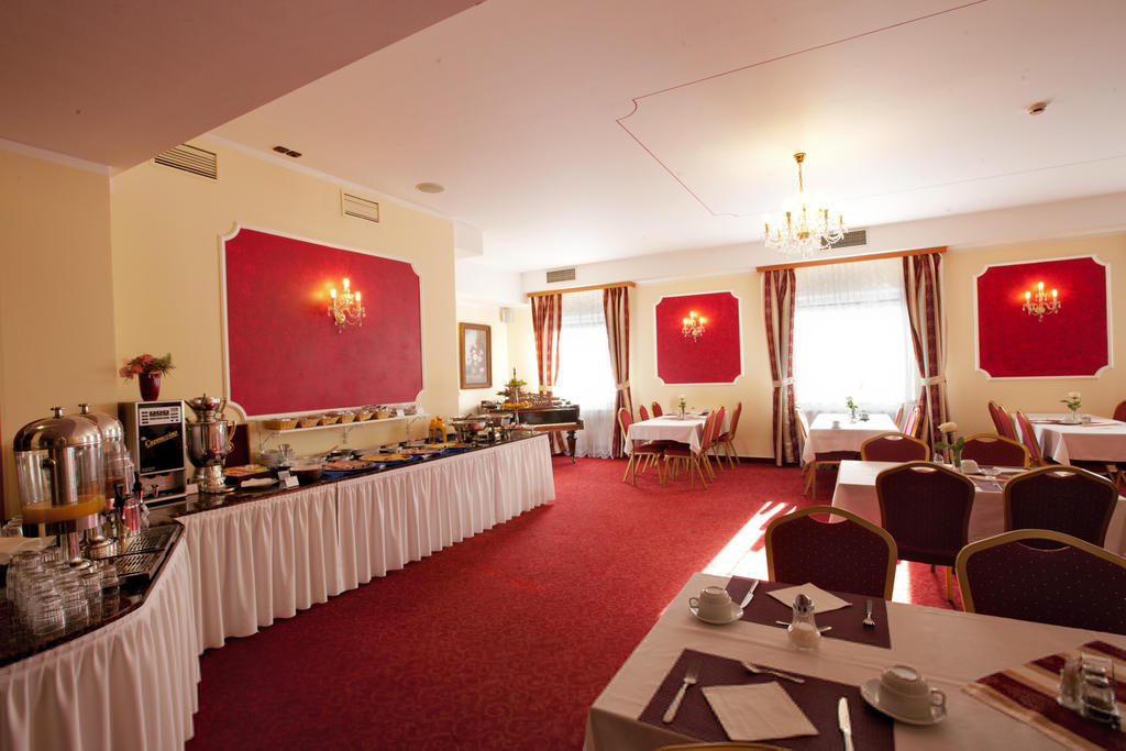 Hotel Savoy Ceske Budejovice Exteriör bild