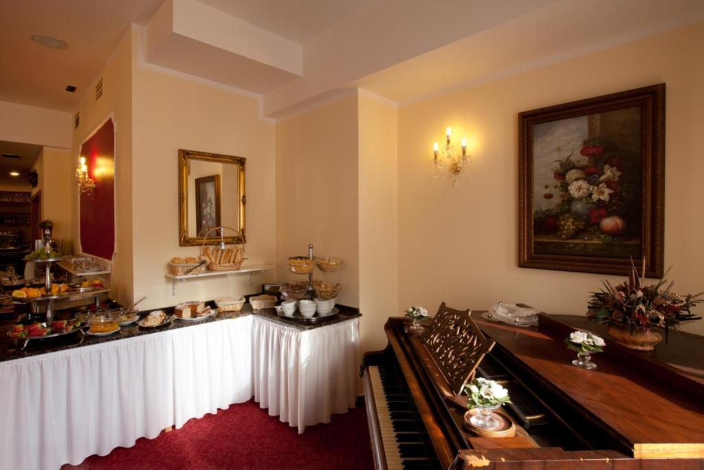 Hotel Savoy Ceske Budejovice Exteriör bild