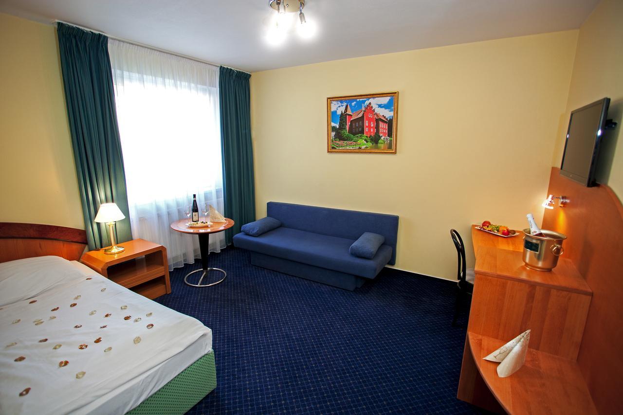 Hotel Savoy Ceske Budejovice Exteriör bild