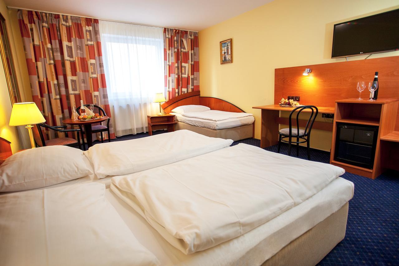 Hotel Savoy Ceske Budejovice Exteriör bild