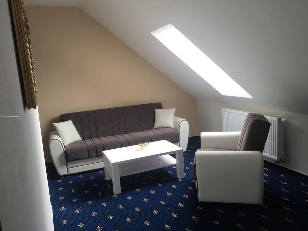 Hotel Savoy Ceske Budejovice Exteriör bild