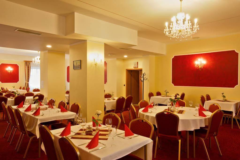 Hotel Savoy Ceske Budejovice Exteriör bild
