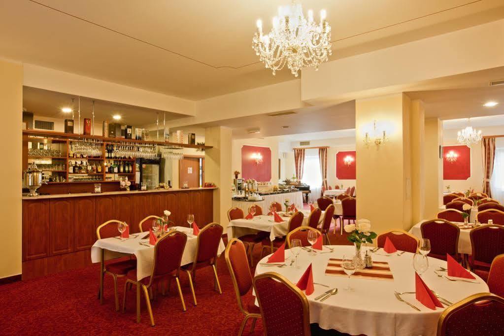 Hotel Savoy Ceske Budejovice Exteriör bild